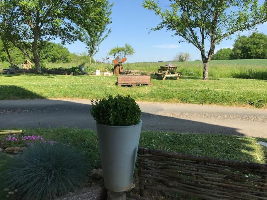 « Le Vieux Hangar » Gite A La Ferme Truffe Exterior photo